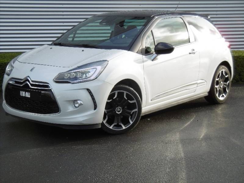 À vendre véhicule d'occasion Citroën DS3 de couleur noire 3 portes millésime 2015 à LUNEL